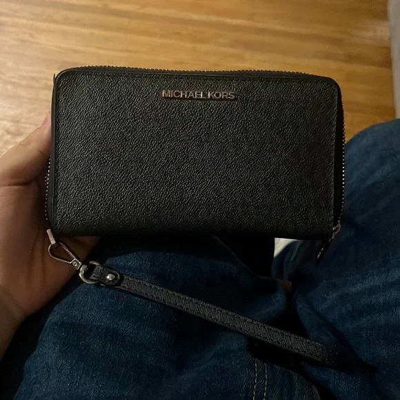 michael kors wallet - Picture 1 of 4